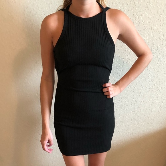 black backless bodycon dress